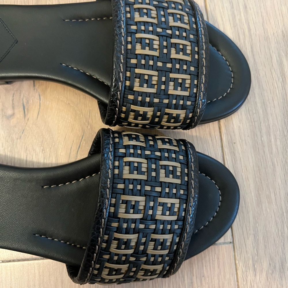 NWT FENDI INTERWOVEN FLAT SANDALS